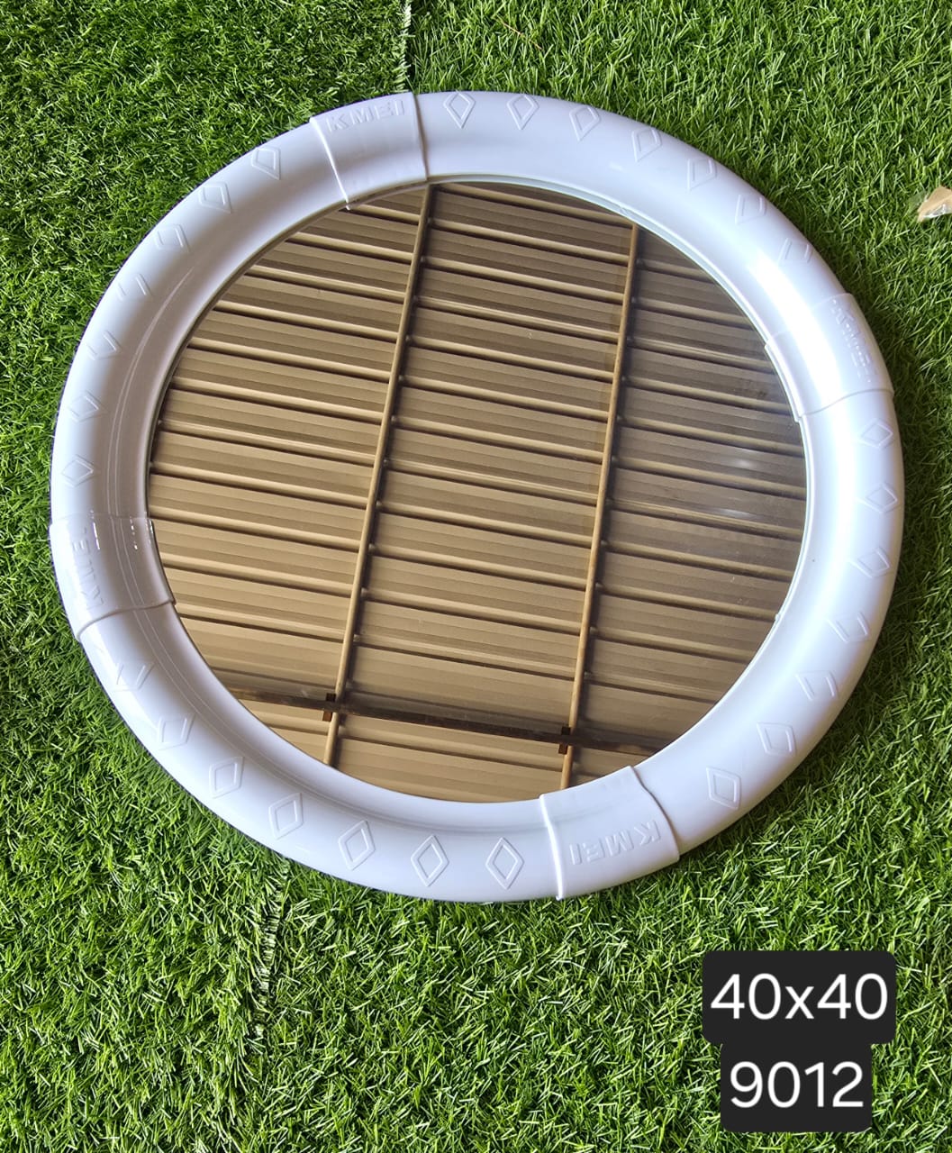 Miroir de salle de bain rond à cadre en plastique blanc