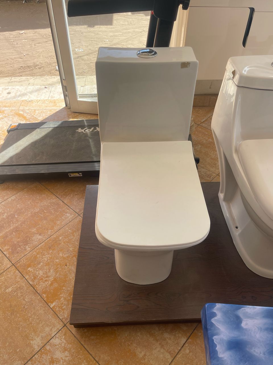 WC monobloc en céramique blanche